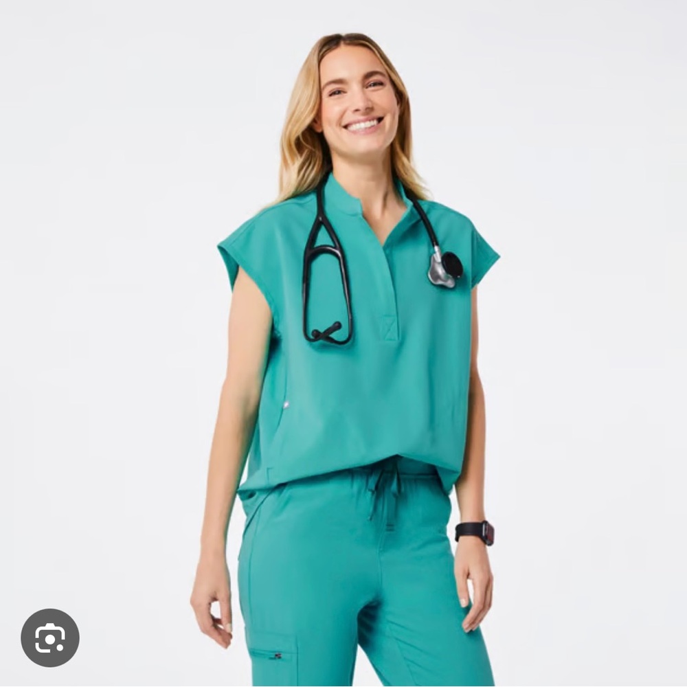 Figs Oasis Rafaela Oversized Scrub Top